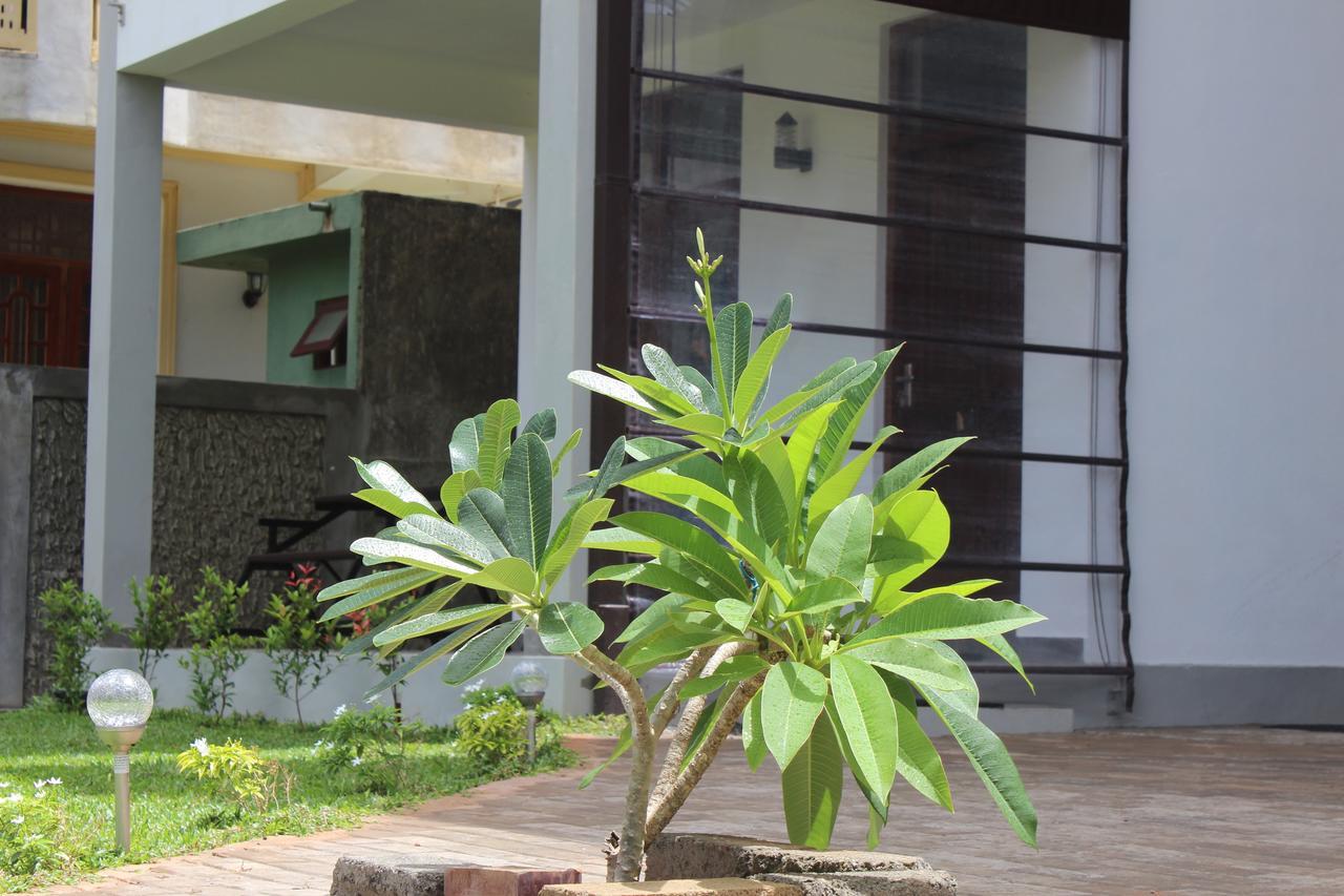 Sea Breeze Deluxe Inn Negombo Eksteriør billede