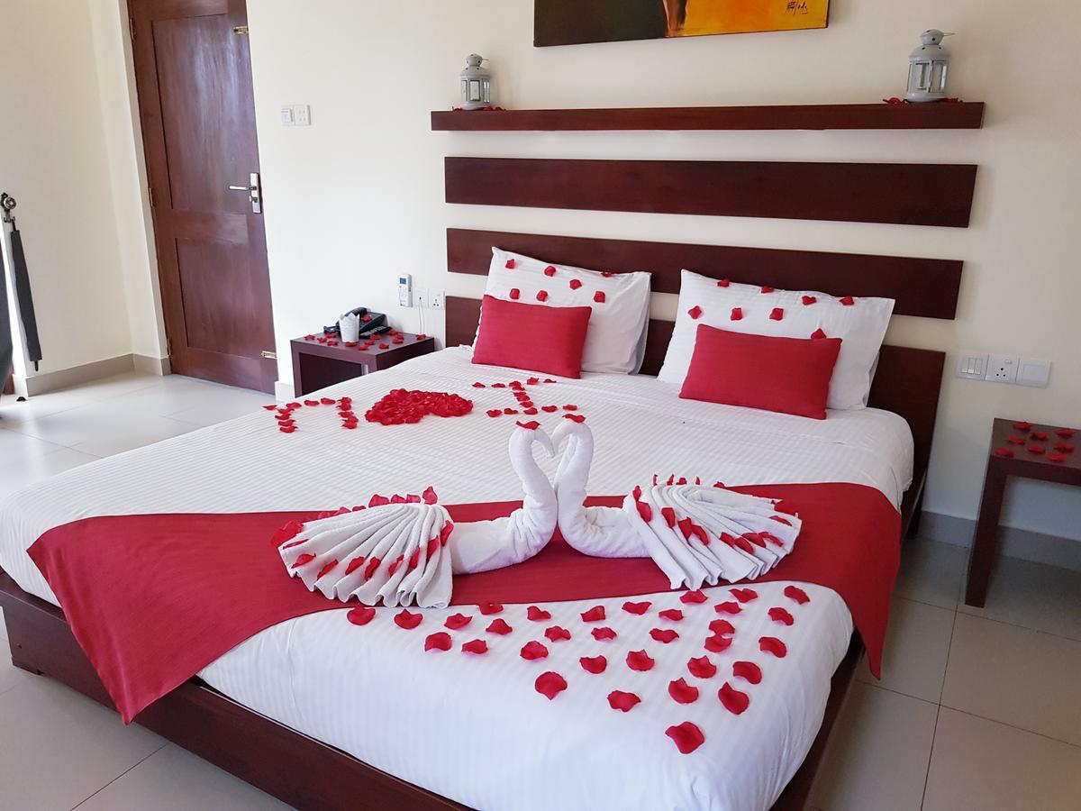 Sea Breeze Deluxe Inn Negombo Eksteriør billede