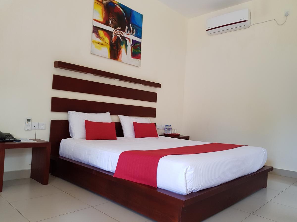 Sea Breeze Deluxe Inn Negombo Eksteriør billede